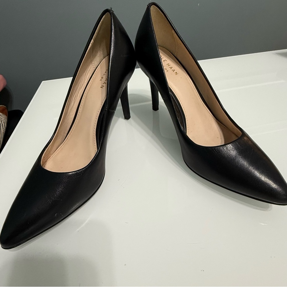 Cole Haan Black Leather Pumps – Size 6B - Picture 3 of 7